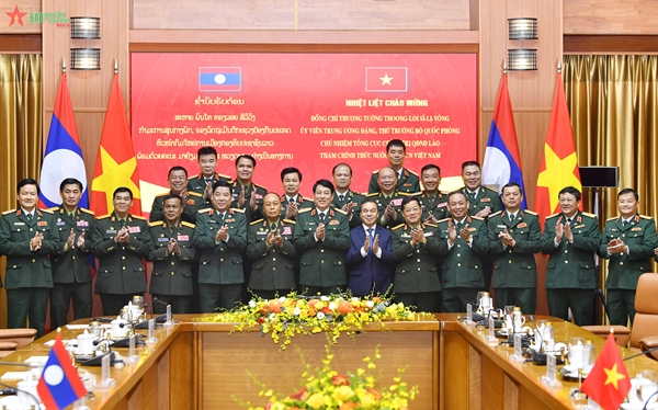 Đại tướng Lương Cường hội đàm với Chủ nhiệm Tổng cục Chính trị Quân đội nhân dân Lào