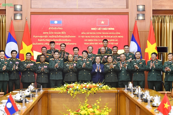 Đại tướng Lương Cường hội đàm với Chủ nhiệm Tổng cục Chính trị Quân đội nhân dân Lào