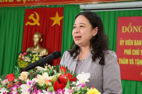 Phó chủ tịch nước Võ Thị Ánh Xuân thăm và tặng quà tại Đắk Lắk
