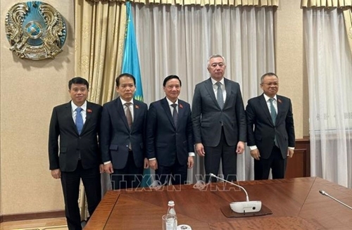 Phó chủ tịch Quốc hội Nguyễn Khắc Định thăm Cộng hòa Kazakhstan