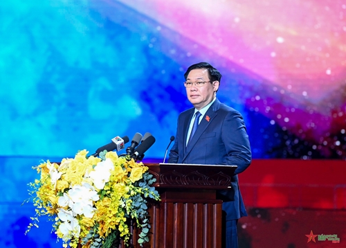 Chủ tịch Quốc hội Vương Đình Huệ: Đầu tư trang thiết bị hiện đại, phù hợp cho công tác phòng cháy, chữa cháy