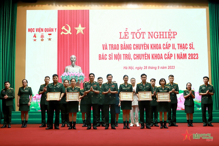Học viện Quân y tổ chức Lễ tốt nghiệp và trao bằng chuyên khoa cấp II, thạc sĩ, bác sĩ nội trú, chuyên khoa cấp I năm 2023.
