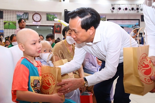 Gần 6 triệu trẻ em được tặng quà nhân dịp Tết Trung thu