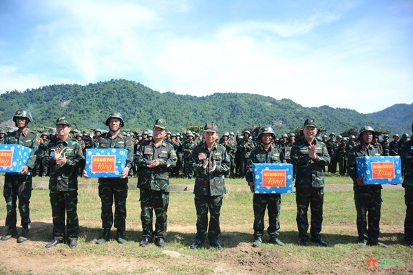 Tổ chức thực binh bắn đạn thật trong diễn tập khu vực phòng thủ tỉnh Khánh Hòa năm 2023