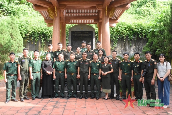 Đoàn Báo Quân đội nhân dân Lào thăm di tích lịch sử, văn hóa tỉnh Thái Nguyên