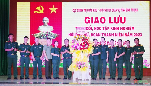 Cục Chính trị Quân khu 7 trao đổi kinh nghiệm hoạt động công tác quần chúng tại Bình Thuận