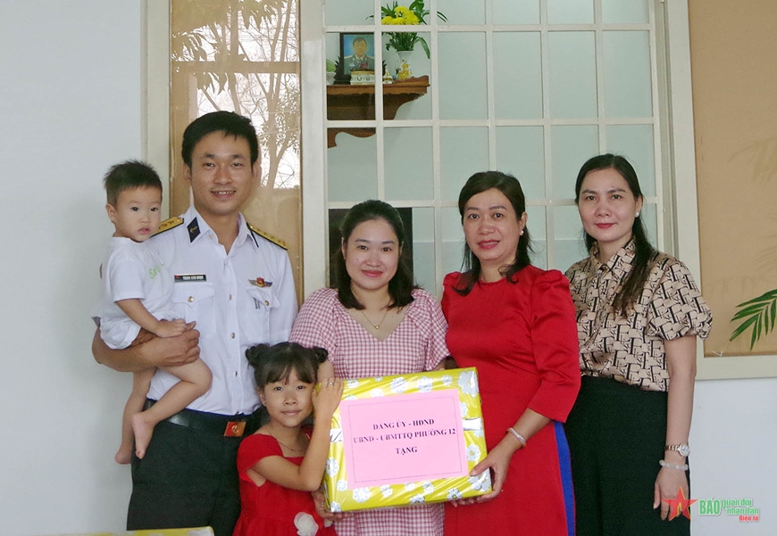 Vùng 2 Hải quân bàn giao nhà đồng đội cho quân nhân có hoàn cảnh khó khăn