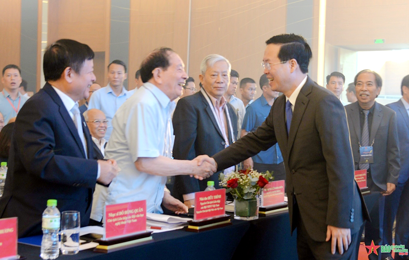 Chủ tịch nước dự Hội nghị đại biểu Nhà văn lão thành Việt Nam lần thứ nhất