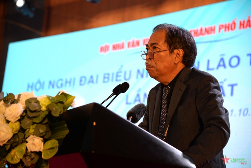 Chủ tịch nước dự Hội nghị đại biểu Nhà văn lão thành Việt Nam lần thứ nhất