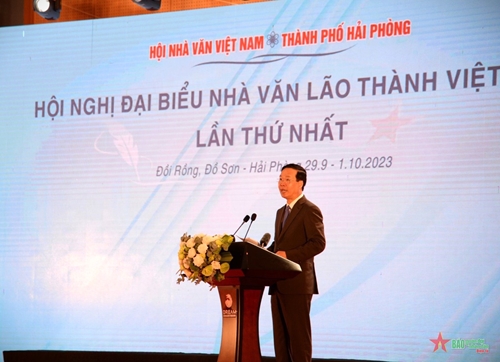 Chủ tịch nước dự Hội nghị đại biểu Nhà văn lão thành Việt Nam lần thứ nhất