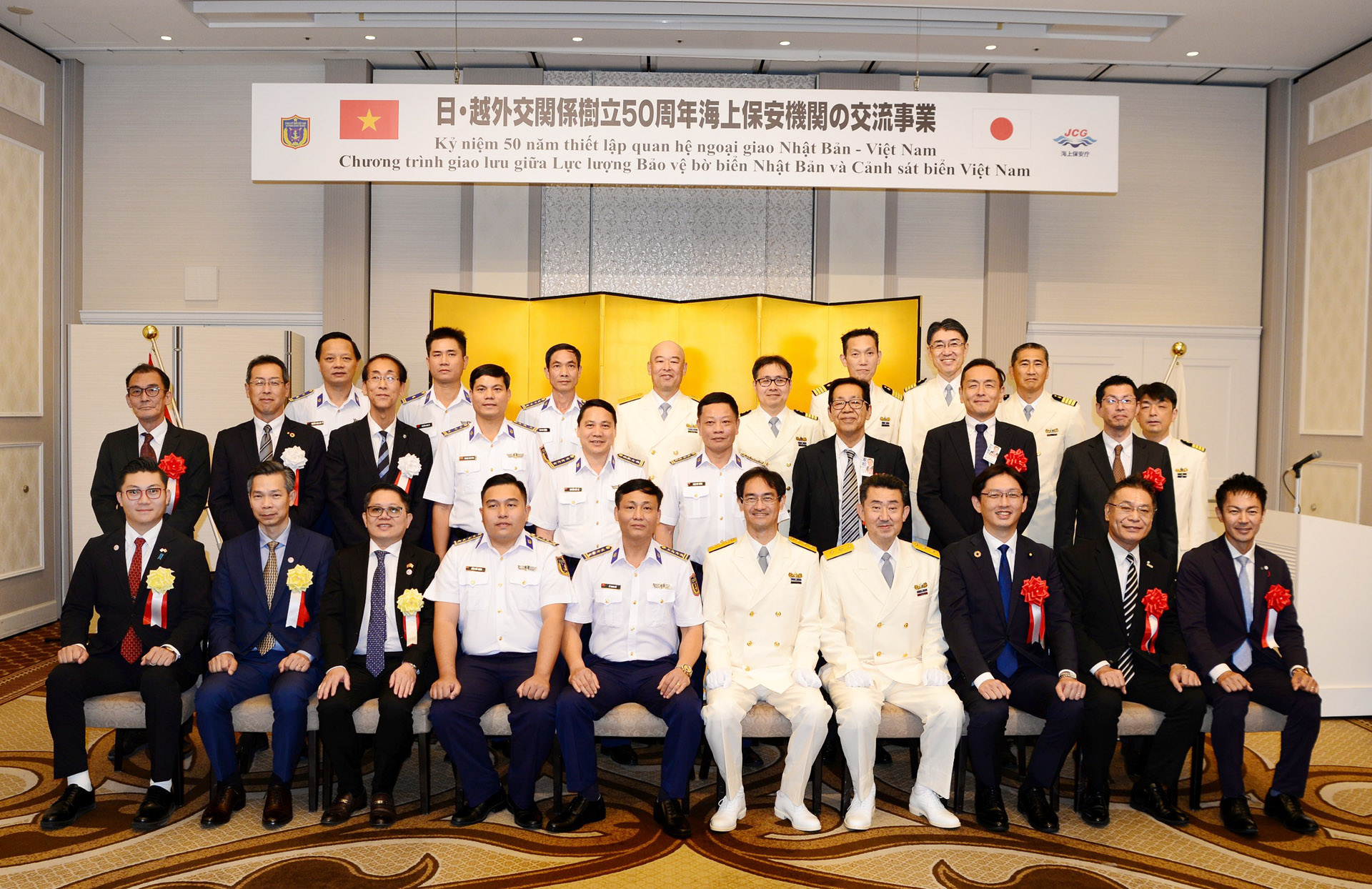 Tàu CSB 8004 cập cảng thành phố Kobe, bắt đầu chuyến thăm và giao lưu tại Nhật Bản