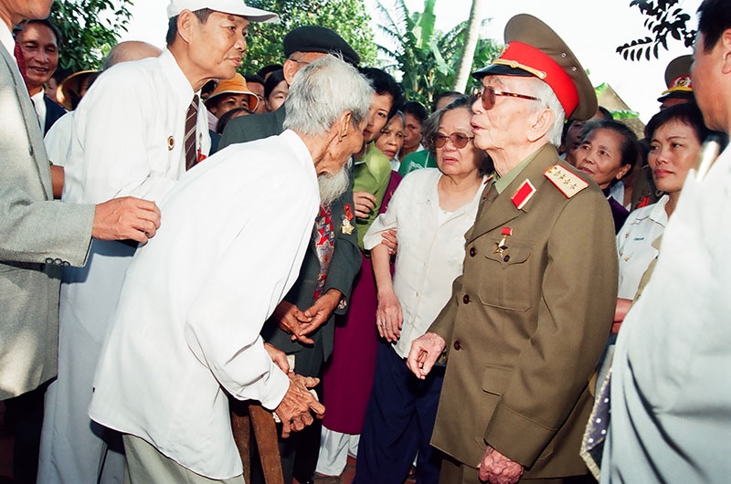 Đại tướng Võ Nguyên Giáp qua ống kính của nghệ sĩ nhiếp ảnh Trần Hồng