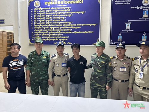 Bộ đội Biên phòng tỉnh Long An tiếp nhận đối tượng bị truy nã từ Campuchia