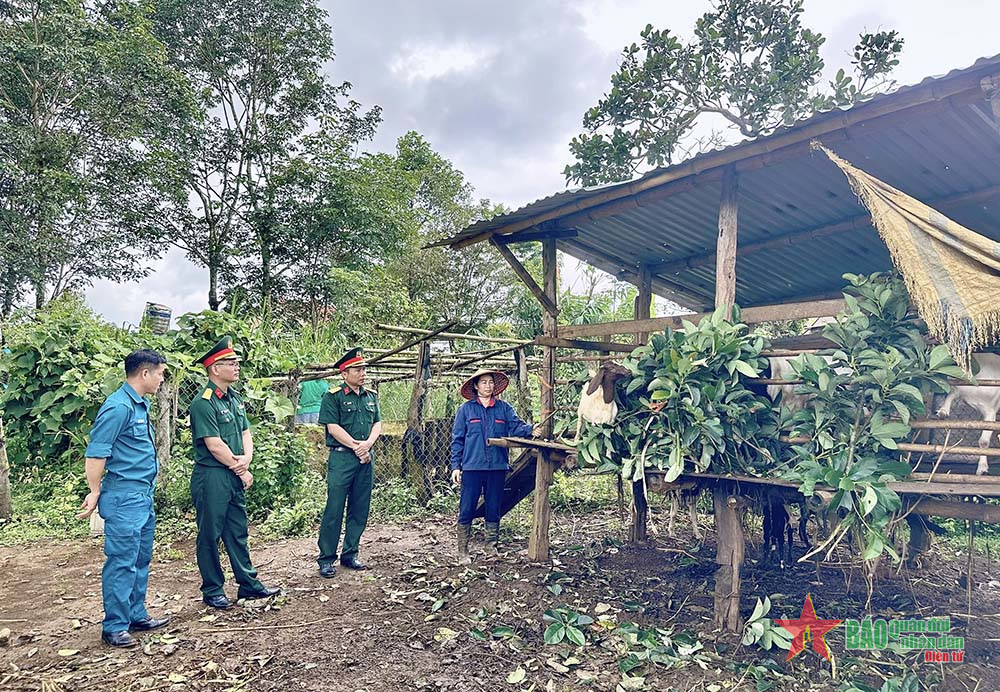 Mỗi chi bộ giúp một hộ dân thoát nghèo