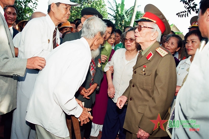 Đại tướng Võ Nguyên Giáp - Vị tướng của lòng dân