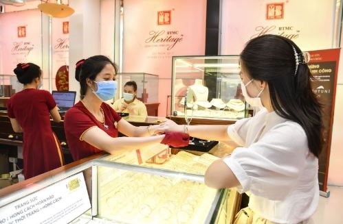 Giá vàng chiều nay (4-10): Đồng loạt giảm sâu
