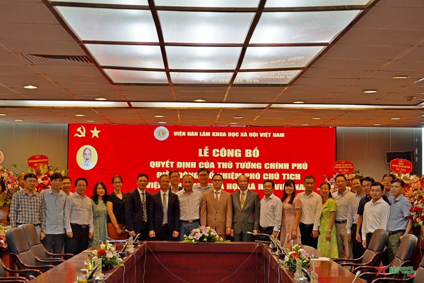 Công bố quyết định của Thủ tướng Chính phủ bổ nhiệm Phó chủ tịch Viện Hàn lâm Khoa học xã hội Việt Nam