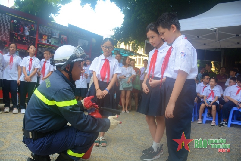 Trưng bày chuyên đề 