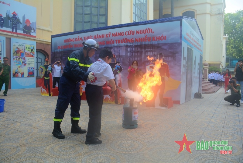 Trưng bày chuyên đề 
