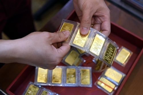 Giá vàng hôm nay (5-10): Vàng trượt ngưỡng 69 triệu đồng/lượng