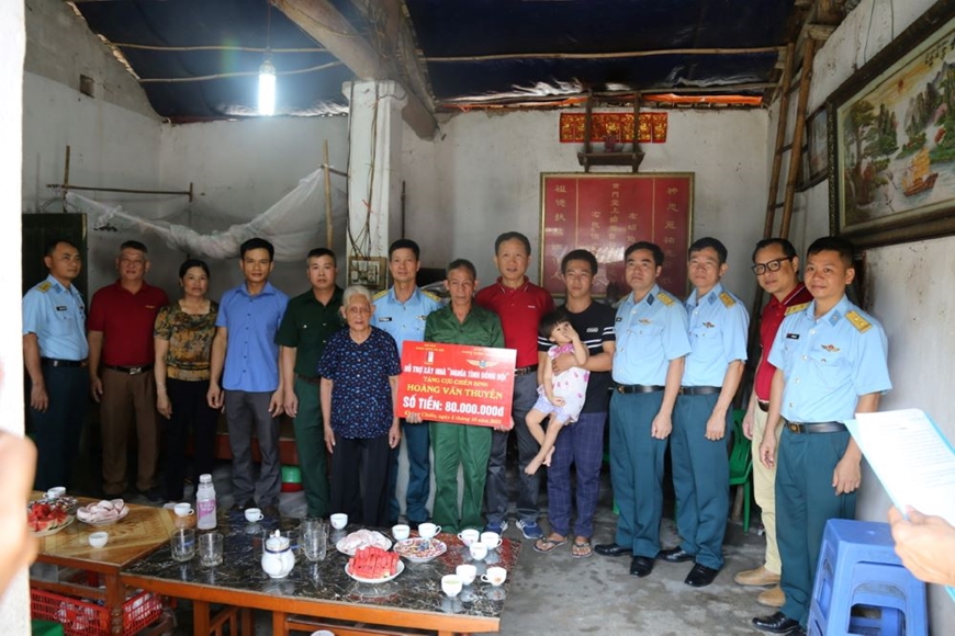 Trao tiền hỗ trợ xây nhà “Nghĩa tình đồng đội” tặng hai gia đình cựu chiến binh tại tỉnh Lạng Sơn