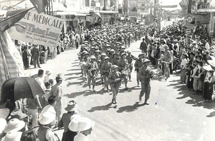 Quân ta tiến vào Hà Nội