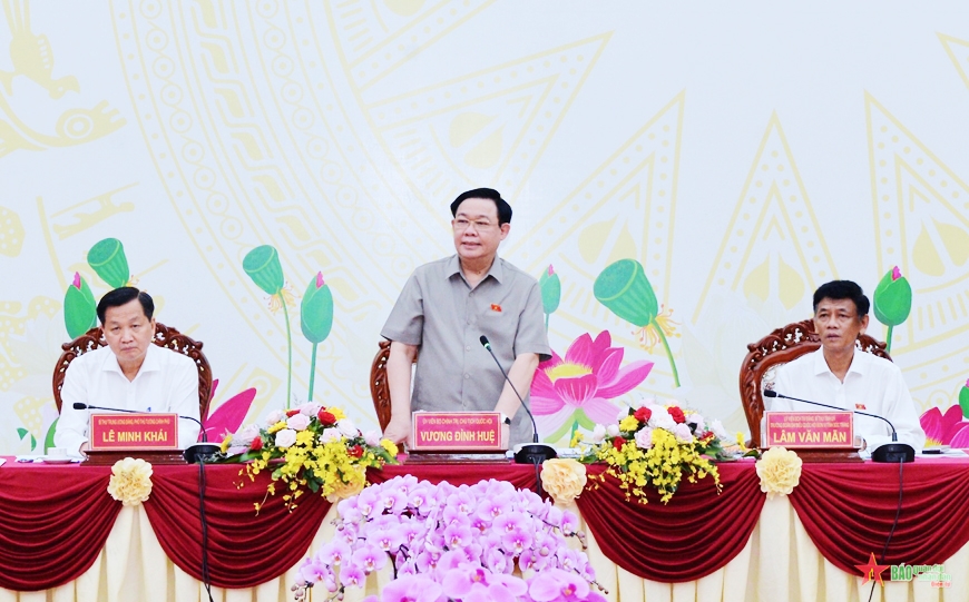 Chủ tịch Quốc hội Vương Đình Huệ làm việc với Ban Thường vụ Tỉnh ủy Sóc Trăng