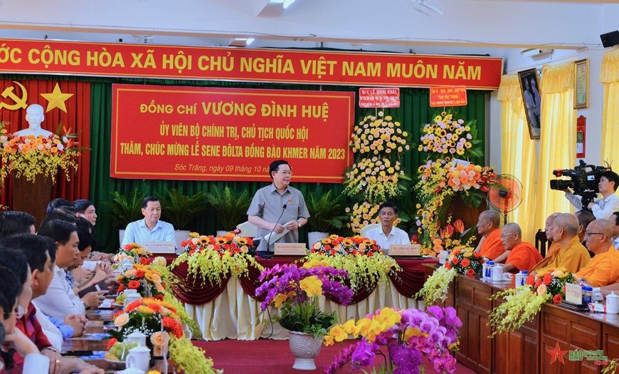 Chủ tịch Quốc hội Vương Đình Huệ thăm Hội Đoàn kết sư sãi yêu nước tỉnh Sóc Trăng