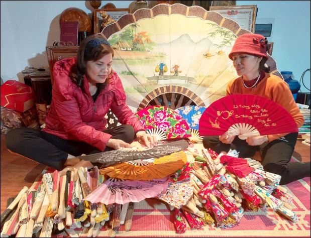 Người giữ "hồn" làng nghề quạt giấy Chàng Sơn