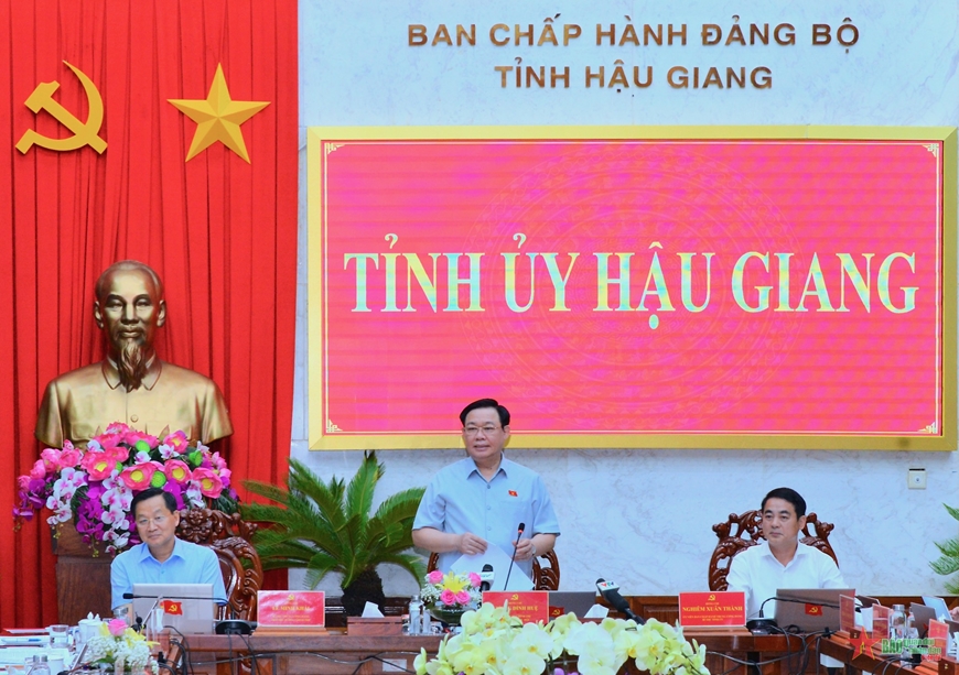 Chủ tịch Quốc hội Vương Đình Huệ làm việc với Ban Thường vụ Tỉnh ủy Hậu Giang