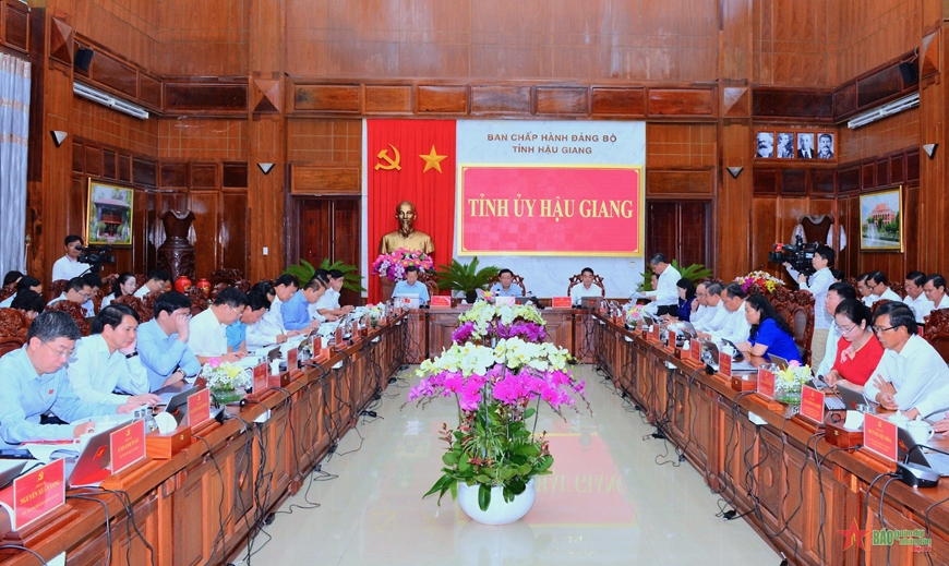 Chủ tịch Quốc hội Vương Đình Huệ làm việc với Ban Thường vụ Tỉnh ủy Hậu Giang
