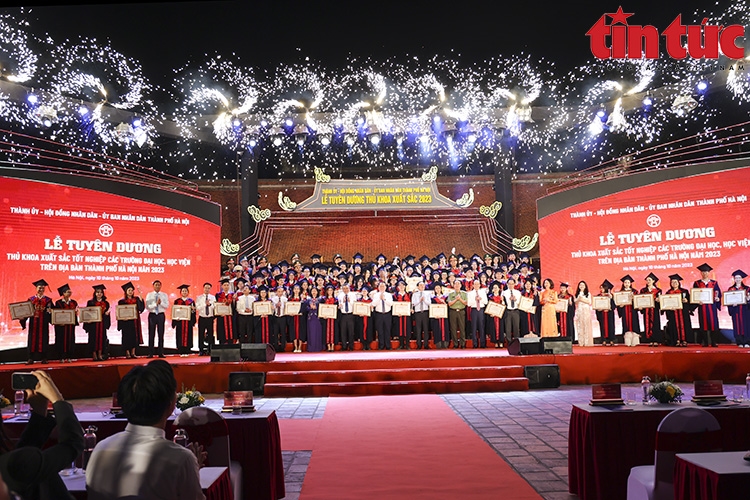 Hà Nội vinh danh 96 Thủ khoa tốt nghiệp xuất sắc năm 2023