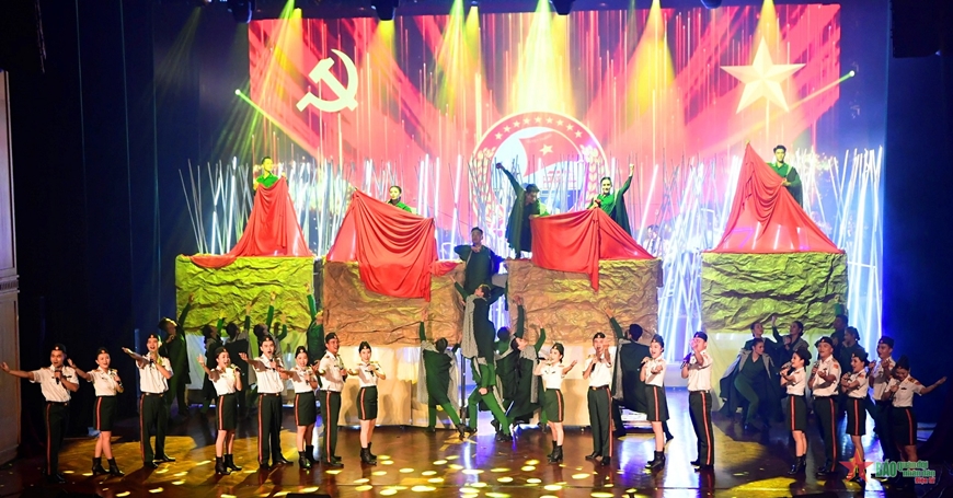 Bản hùng ca về đất thép thành đồng
