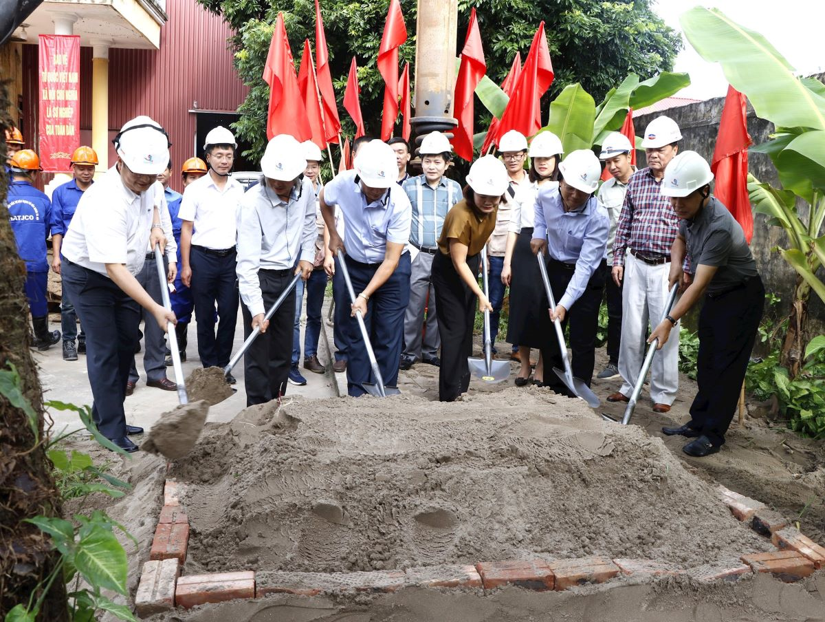 Khởi công xây dựng công trình mốc độ cao thế kỷ