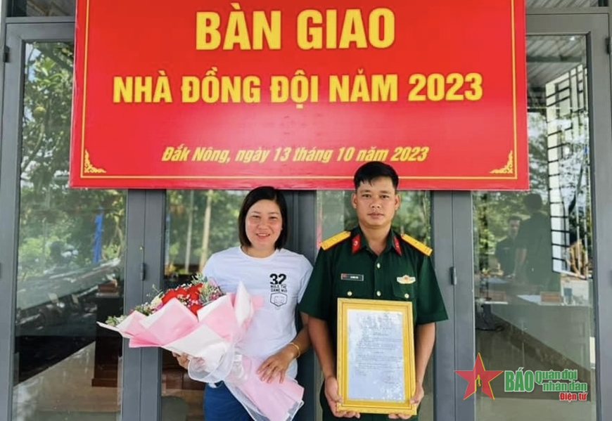 Bộ CHQS tỉnh Đắk Nông trao tặng “Nhà Đồng đội” cho Thiếu tá La Minh Tân