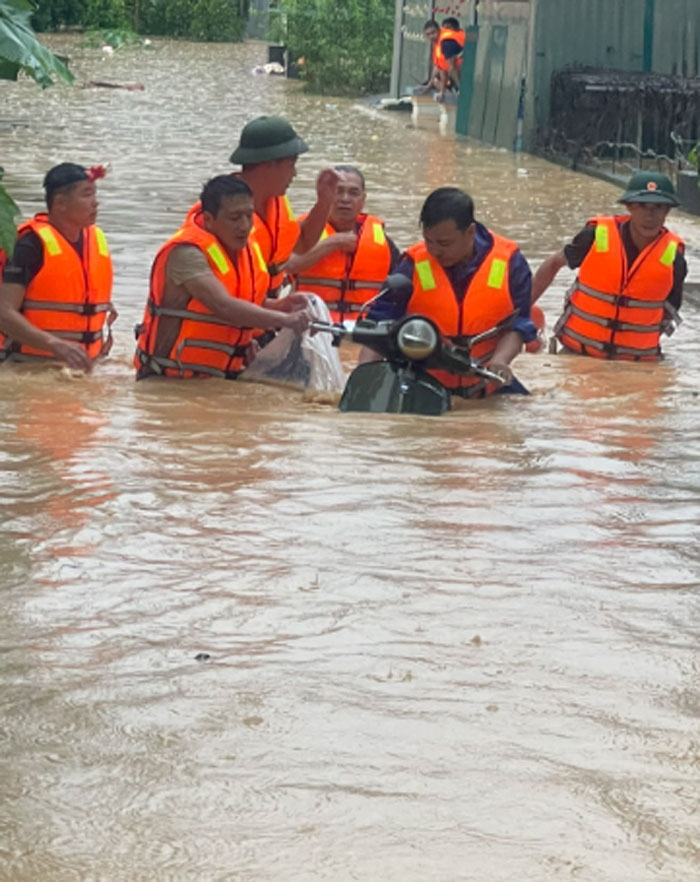 Quân đội với nhiệm vụ phòng, chống thiên tai, tìm kiếm cứu nạn: Tích cực giúp dân ứng phó với mưa lũ