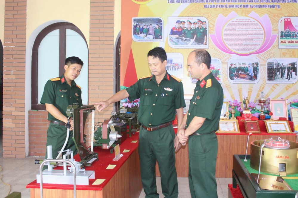 Thiết bị mài, đánh bóng dây trên máy mài, máy tiện