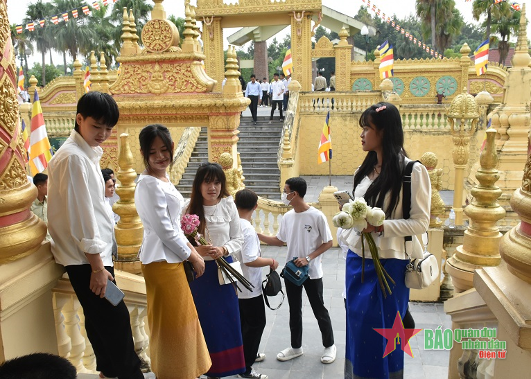 Đầm ấm lễ hội Sene Dolta của người Khmer tại Hà Nội