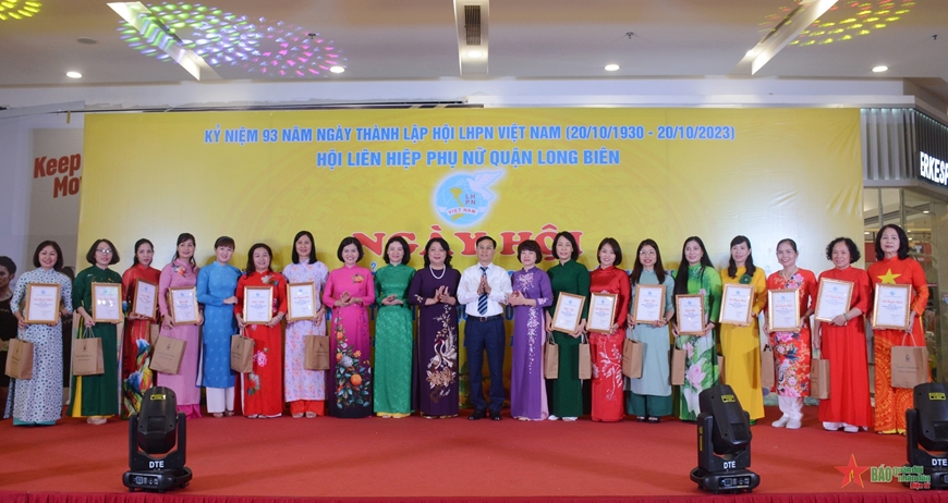 Sôi nổi ngày hội của phụ nữ quận Long Biên