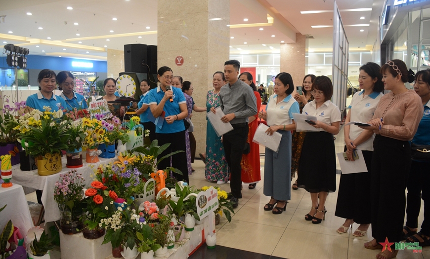 Sôi nổi ngày hội của phụ nữ quận Long Biên