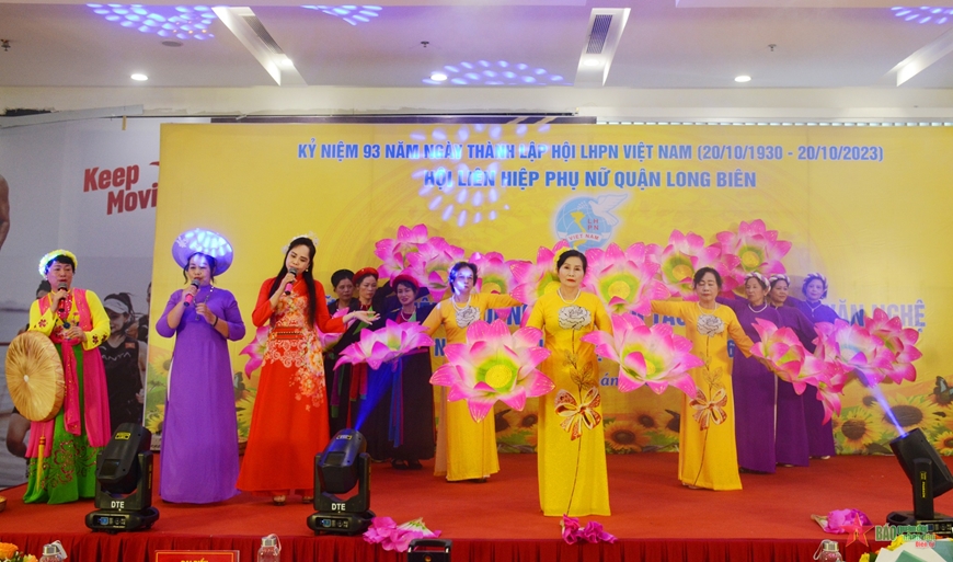 Sôi nổi ngày hội của phụ nữ quận Long Biên