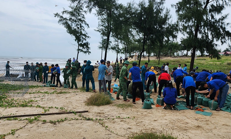 Lực lượng vũ trang Thừa Thiên Huế: Huy động tối đa lực lượng, phương tiện cho nhiệm vụ phòng, chống lũ lụt