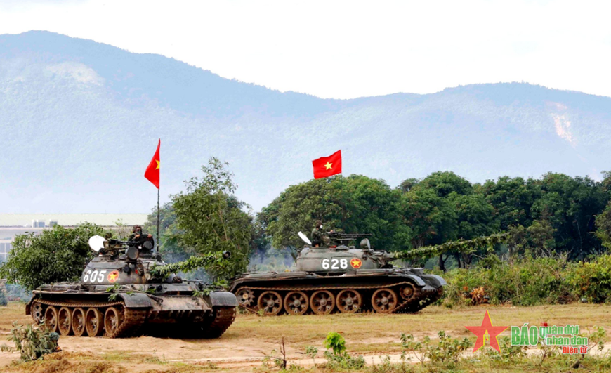 Phát huy truyền thống, tiếp tục xây dựng lực lượng vũ trang Quân khu 5 vững mạnh