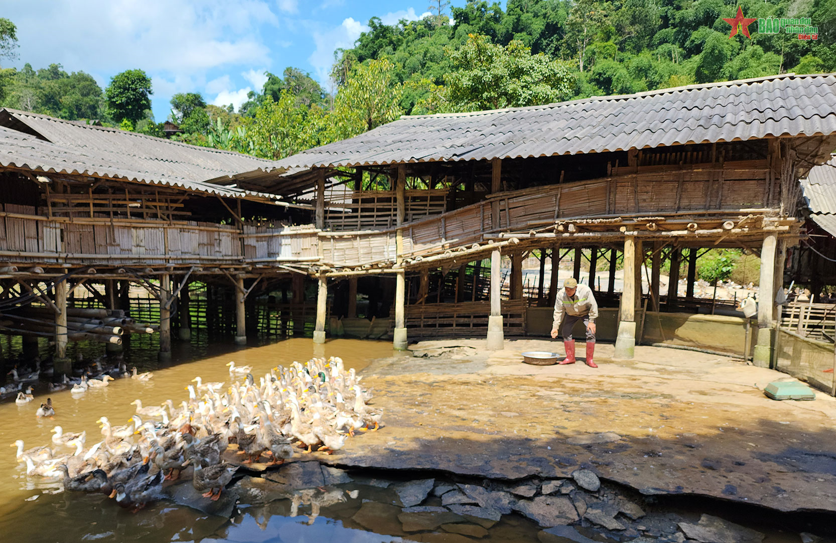 Chuyển biến tích cực ở xã vùng cao Chiềng Bôm

