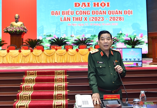 Trung tướng Nguyễn Văn Gấu tổng duyệt các nội dung của Đại hội đại biểu Công đoàn Quân đội lần thứ X