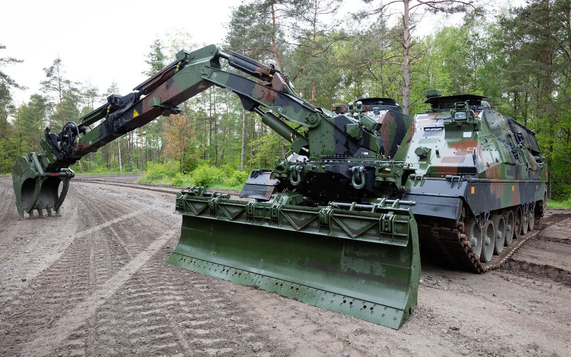 Armoured engineering vehicle with blade