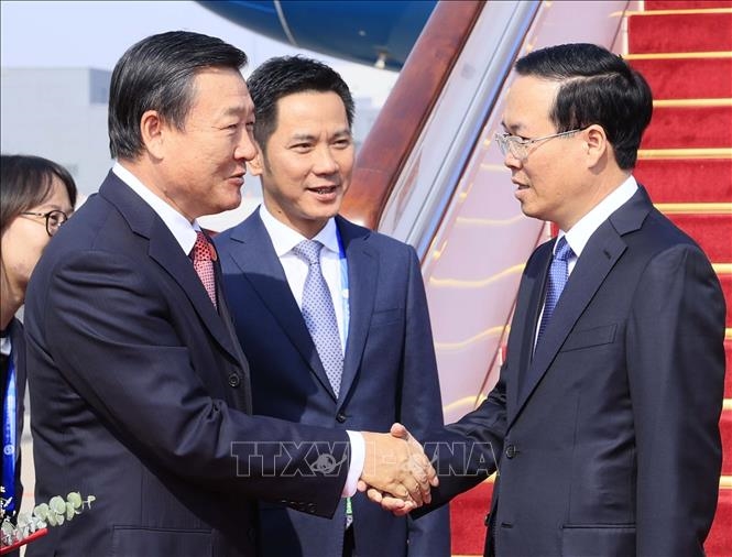 Chủ tịch nước Võ Văn Thưởng đến Bắc Kinh, bắt đầu tham dự Diễn đàn cấp cao “Vành đai và Con đường” lần thứ ba