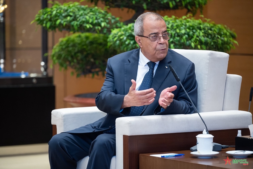 Chủ tịch Quốc hội Vương Đình Huệ tiếp Chủ tịch Ủy ban Liên Chính phủ Algeria-Việt Nam Ali Aoun