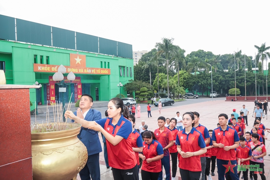 Liên đoàn Bắn súng Việt Nam khen thưởng huấn luyện viên, vận động viên xuất sắc