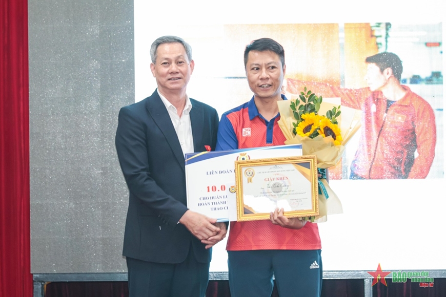 Liên đoàn Bắn súng Việt Nam khen thưởng huấn luyện viên, vận động viên xuất sắc